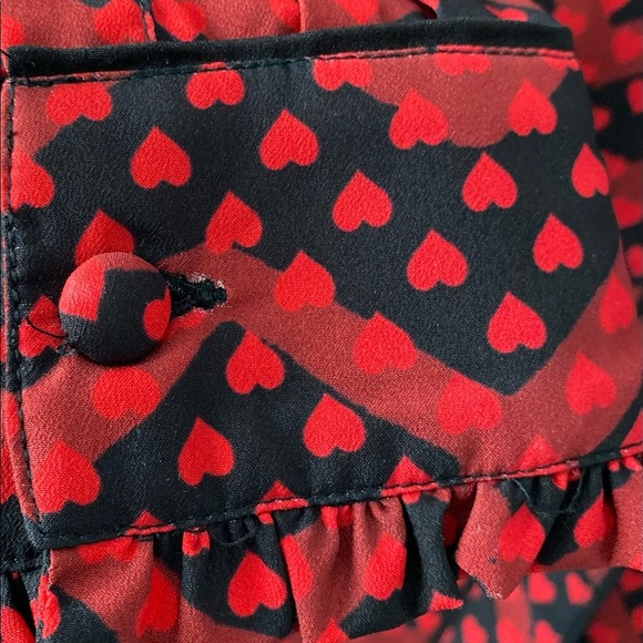 Eshakti Size 1x Chevron Red Heart Print Crepe Ruffle Black Trim Shirt - Picture 8 of 16